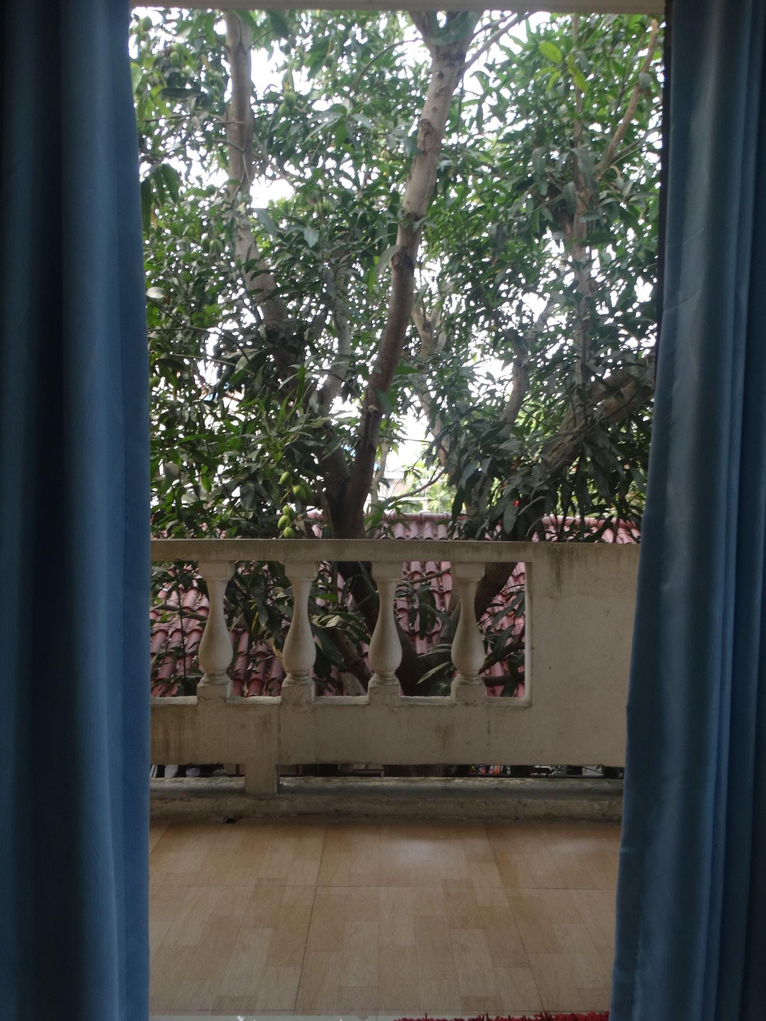 Yellow House Homestay Хойан Экстерьер фото