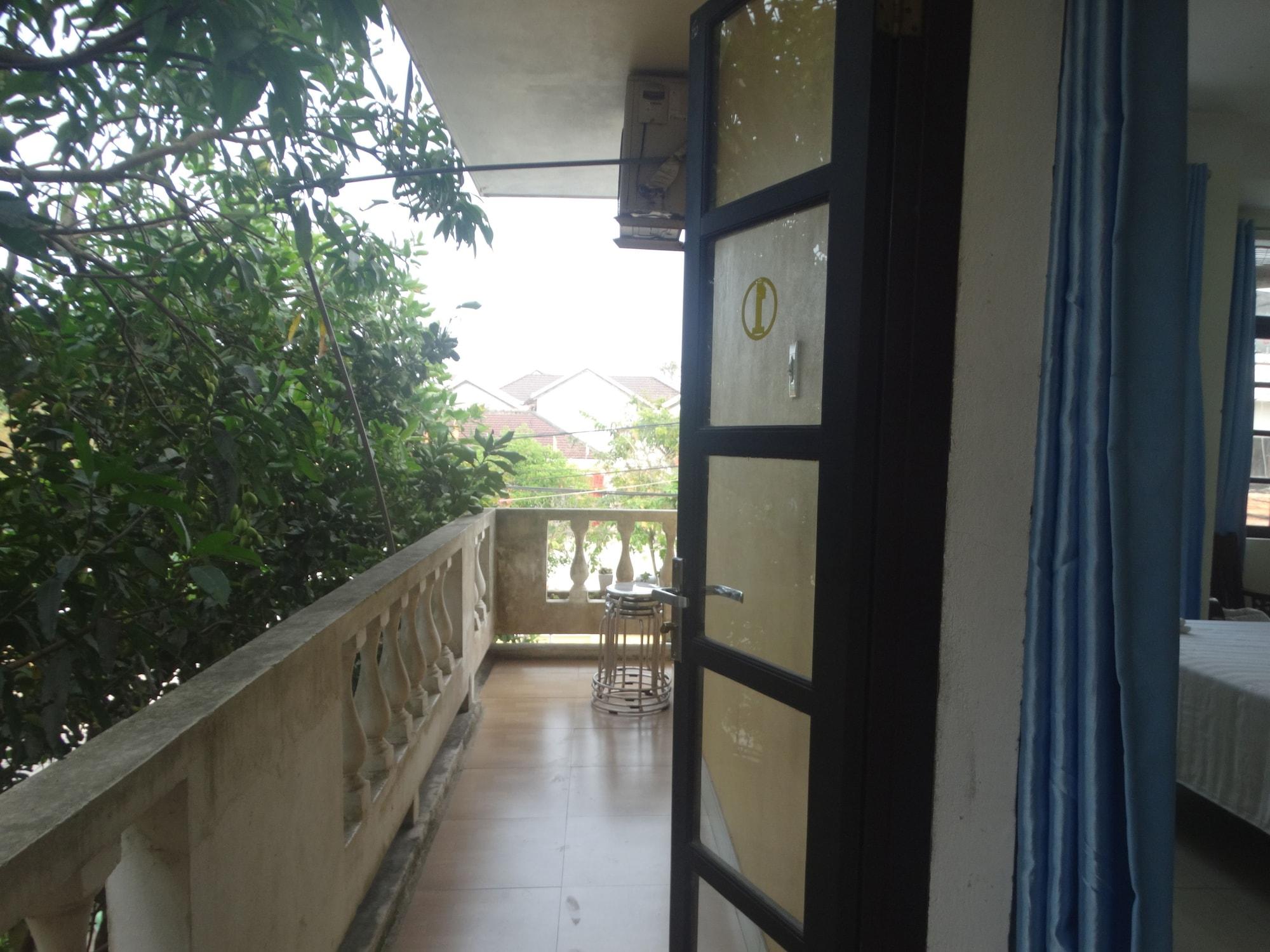 Yellow House Homestay Хойан Экстерьер фото