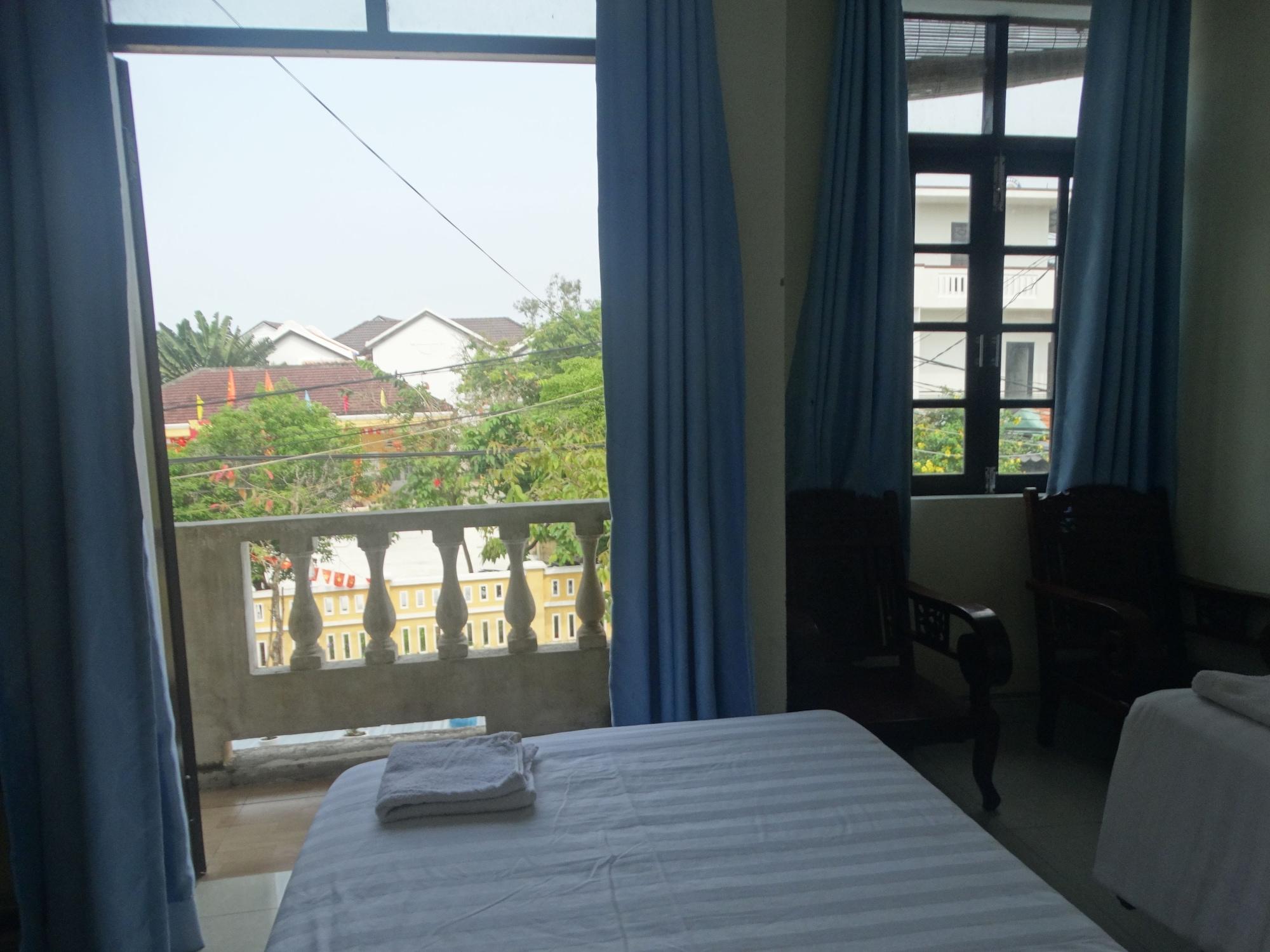 Yellow House Homestay Хойан Экстерьер фото