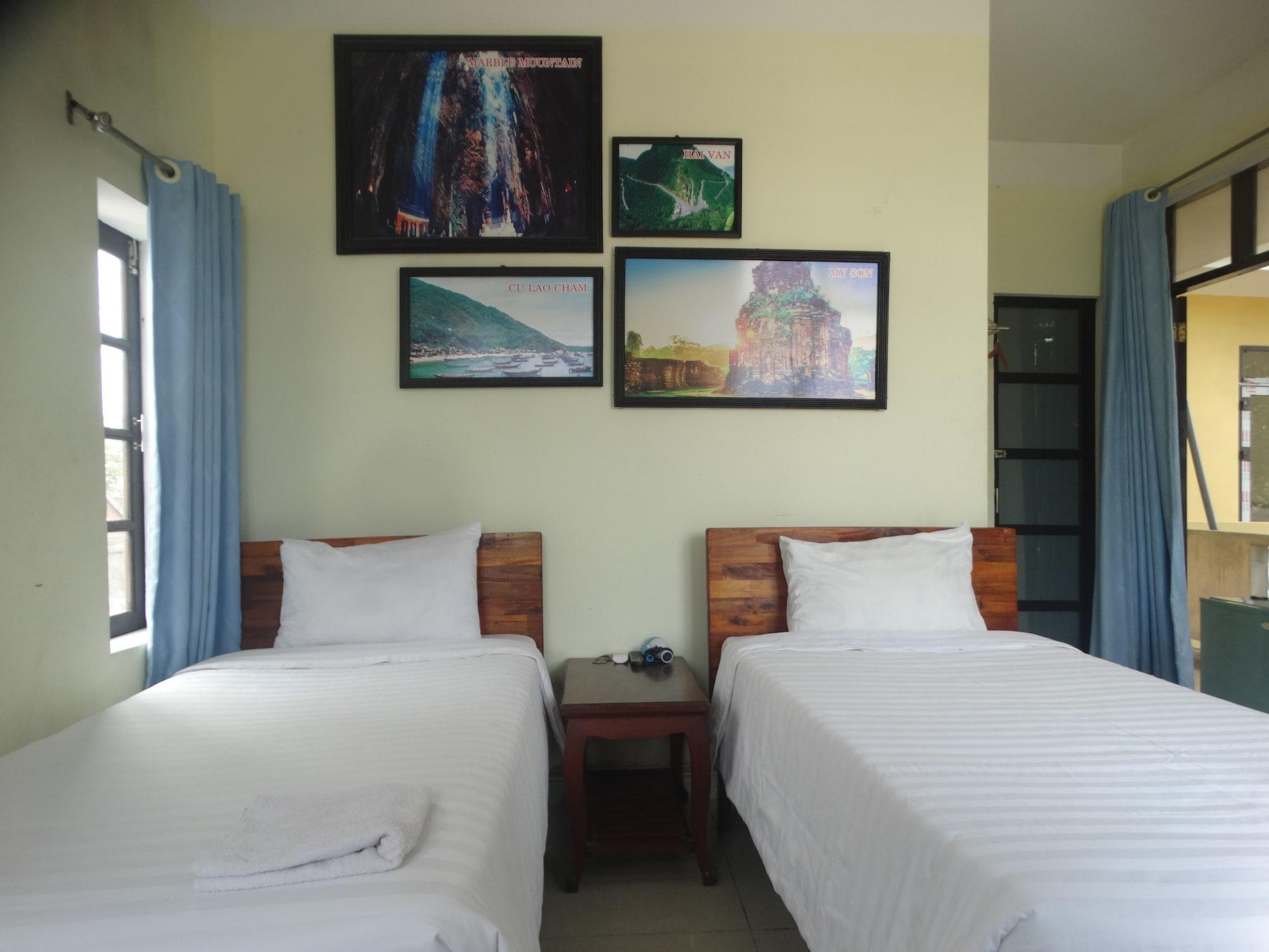 Yellow House Homestay Хойан Экстерьер фото