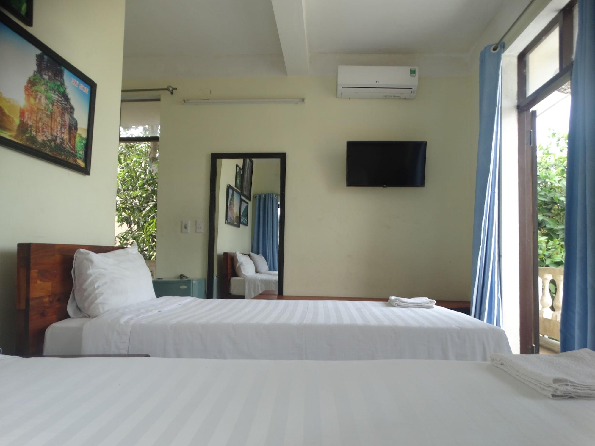 Yellow House Homestay Хойан Экстерьер фото