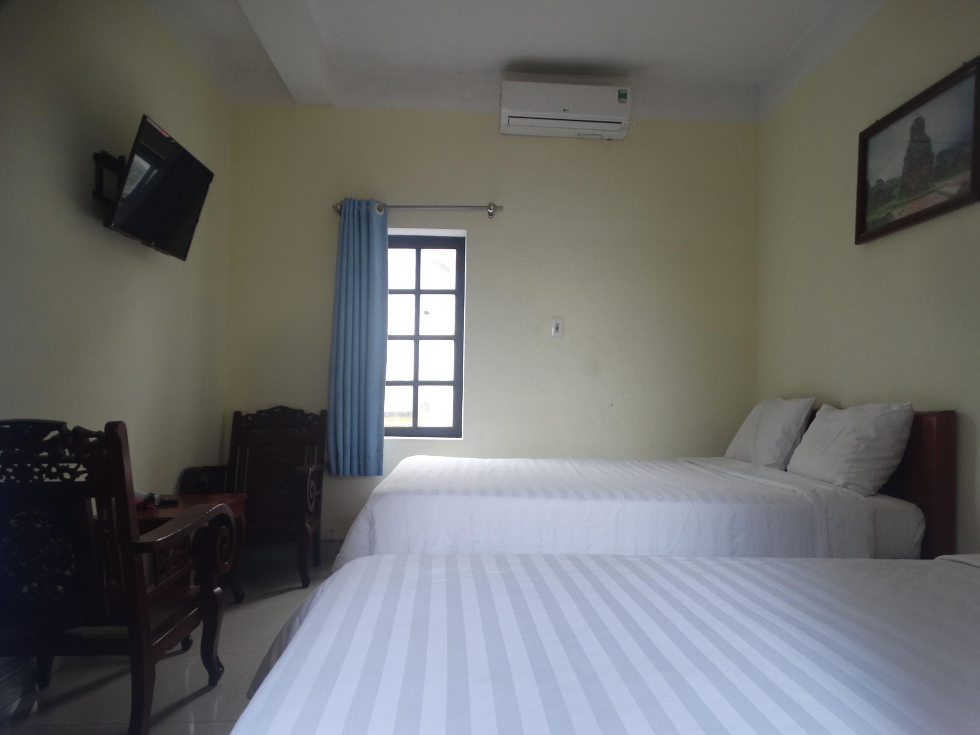 Yellow House Homestay Хойан Экстерьер фото