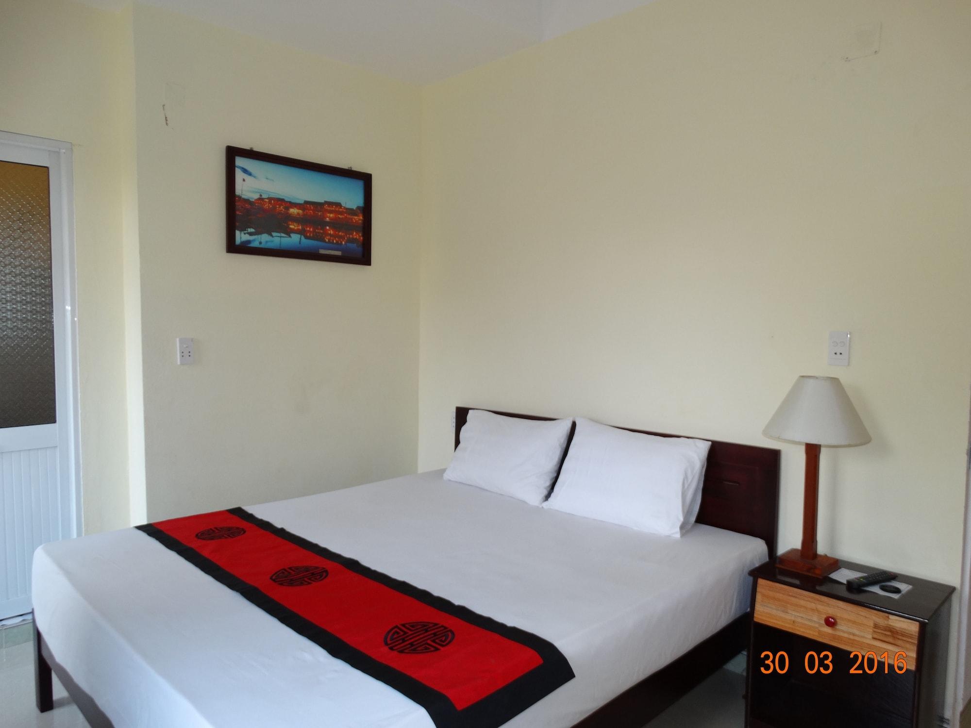 Yellow House Homestay Хойан Экстерьер фото