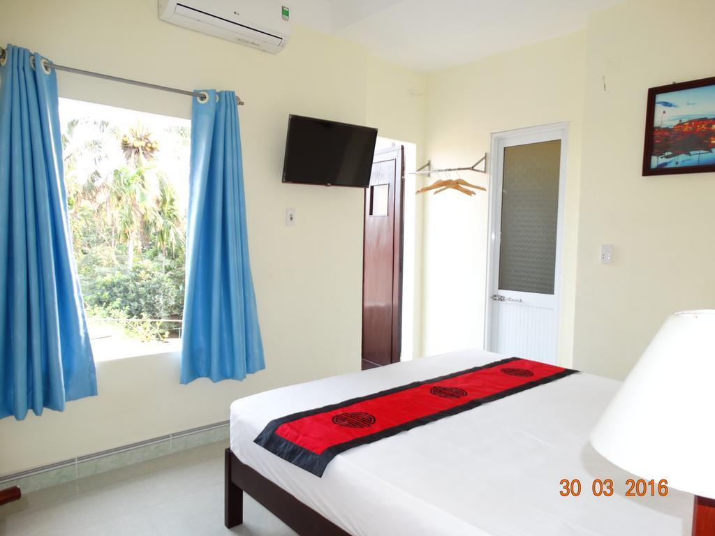 Yellow House Homestay Хойан Экстерьер фото