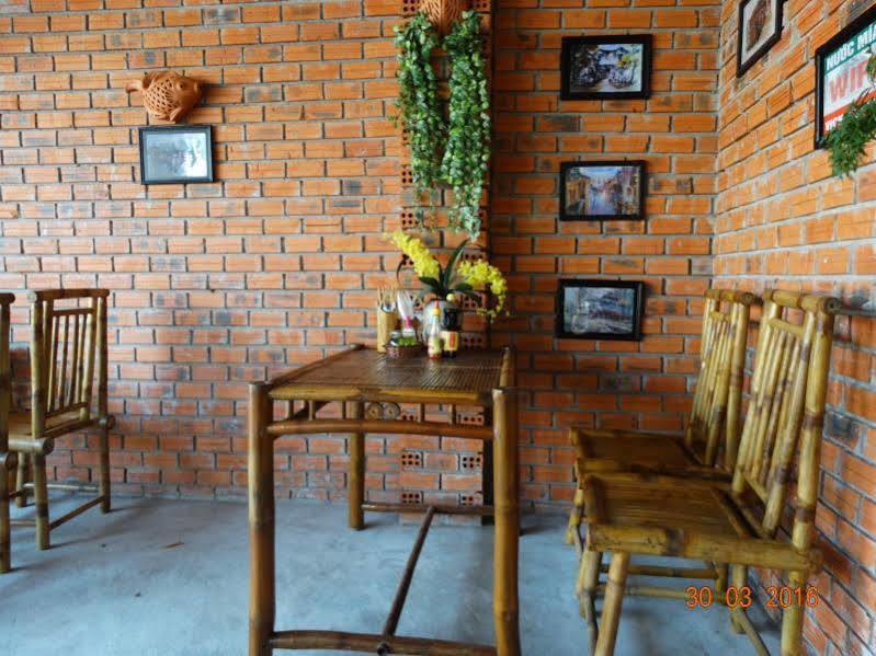 Yellow House Homestay Хойан Экстерьер фото