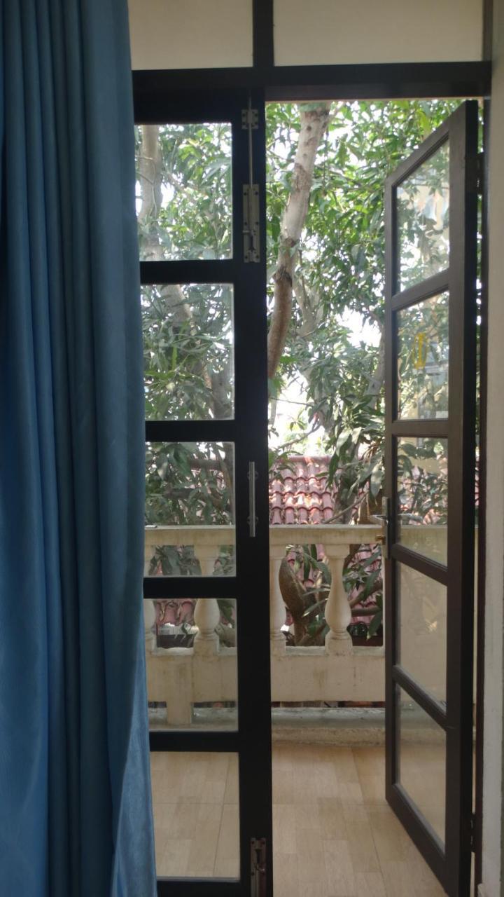 Yellow House Homestay Хойан Экстерьер фото