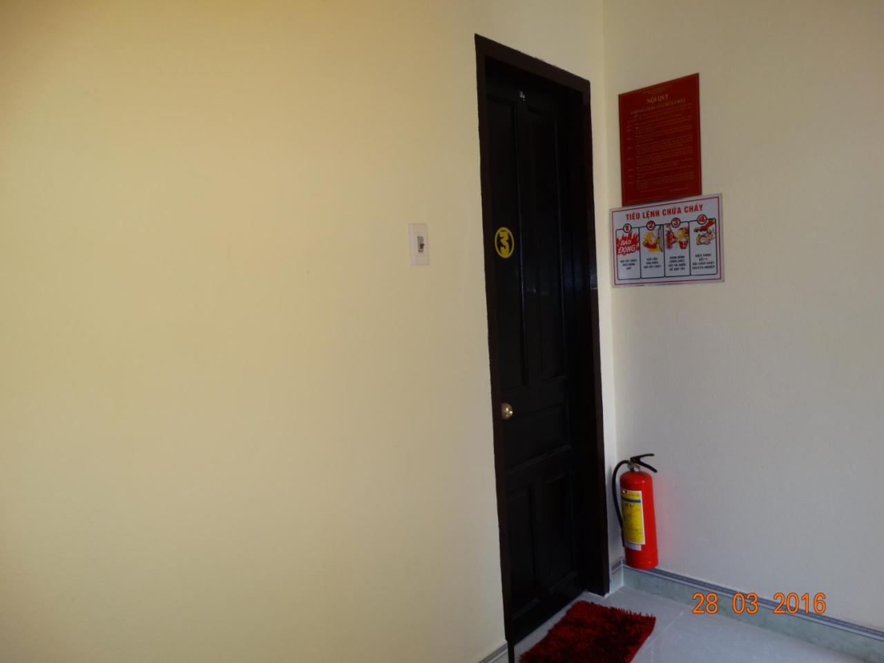 Yellow House Homestay Хойан Экстерьер фото