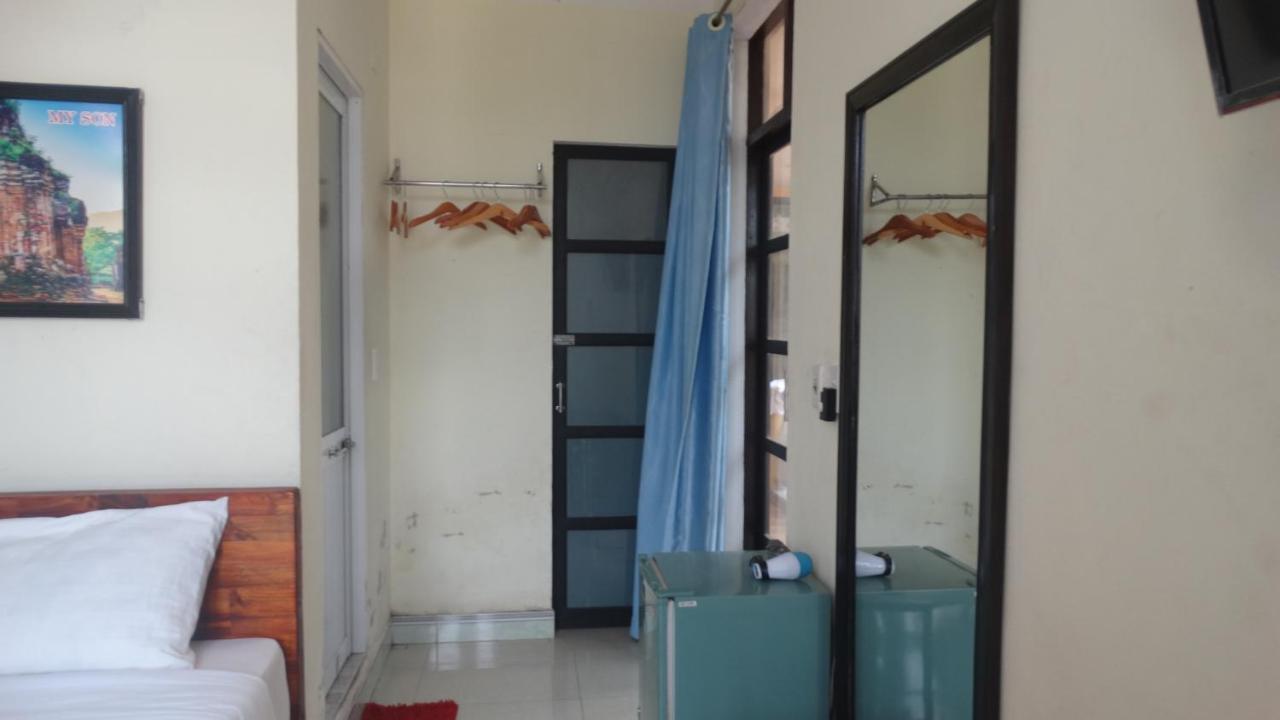 Yellow House Homestay Хойан Экстерьер фото